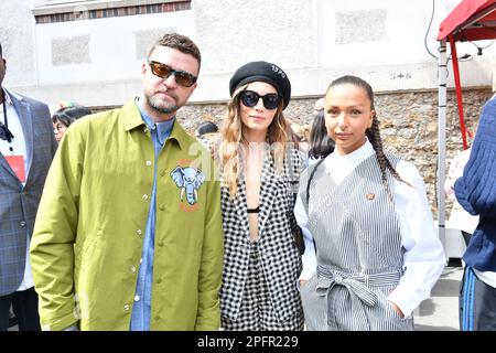 JUSTIN TIMBERLAKE, JESSICA BIEL, EVA QUEEN FÜR DIE KENZO-SHOW IN PARIS Stockfoto