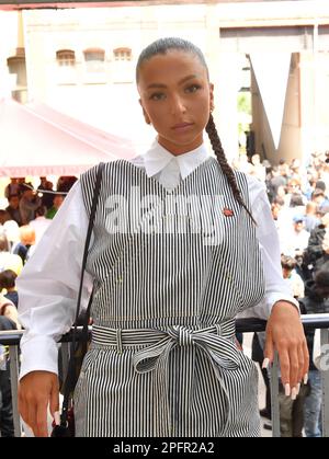 JUSTIN TIMBERLAKE, JESSICA BIEL, EVA QUEEN FÜR DIE KENZO-SHOW IN PARIS Stockfoto