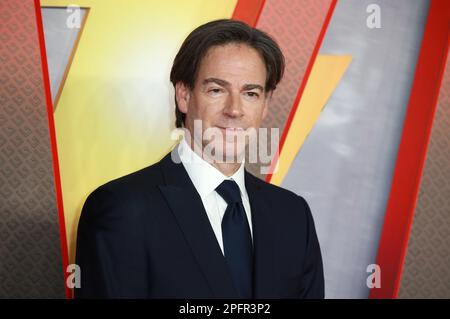 Peter Safran nimmt an der britischen Sondervorführung von „Shazam! Fury of the Gods am Cineworld Leicester Square in London. Stockfoto