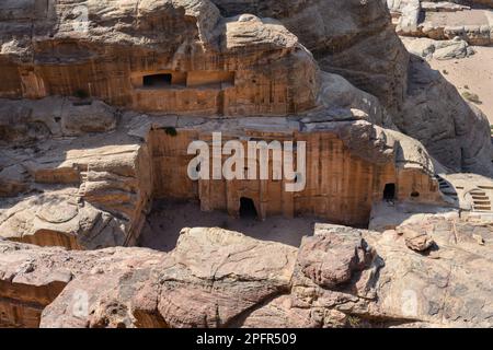 Trikliniumgräber des römischen Soldaten oder Soldatengräber in Petra, Jordanien Stockfoto