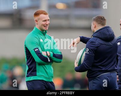 18. März 2023; Aviva Stadium, Dublin, Irland: Six Nations International Rugby, Irland gegen England; Ciaran Frawley vor dem Anstoß Stockfoto