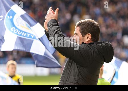 Mansfield Manager Nigel Clough während des Sky Bet League 2-Spiels zwischen Stockport County und Mansfield Town im Edgeley Park Stadium, Stockport am Samstag, den 18. März 2023. (Foto: Chris Donnelly | MI News) Guthaben: MI News & Sport /Alamy Live News Stockfoto