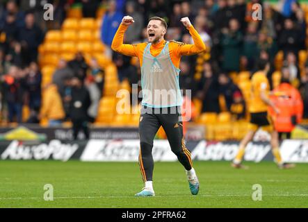 Liam Cooper von Leeds United feiert nach der letzten Partie im Premier League-Spiel im Molineux Stadium in Wolverhampton. Foto: Samstag, 18. März 2023. Stockfoto