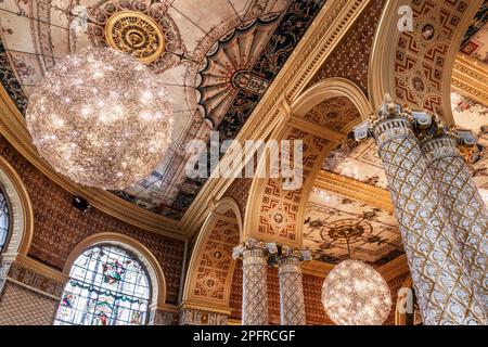 Der Gamble Room ist einer von drei kunstvoll eingerichteten Räumen, die das Victoria & Albert Museum Café und Restaurant ausmachen. Die drei Erfrischungsräume - Stockfoto