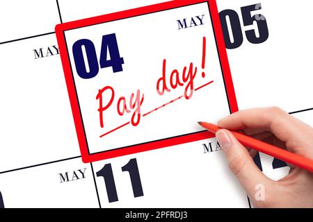 4. Mai-Tag. Handschriftliches ZAHLUNGSDATUM für Text am Kalenderdatum Mai 4 und unterstreichen Sie es. Fälligkeitsdatum der Zahlung. Mahnkonzept der Zahlung. Frühlingsmonat, Tag Stockfoto