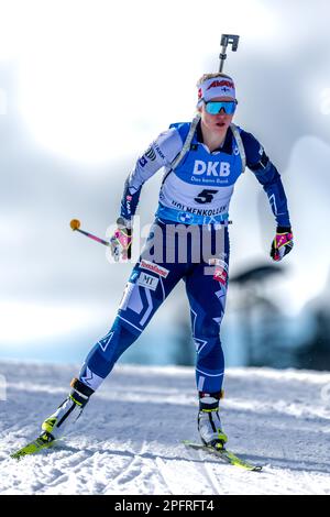 Oslo, Norwegen am 18. März 2023 nimmt Suvi Minkkinen aus Finnland an dem Sprinywettbewerb Ladys 7,5km während der BMW IBU Weltmeisterschaft Biathlon in Holmenkollen Oslo, Norwegen, Teil. Kredit: Nigel Waldron/Alamy Live News Stockfoto