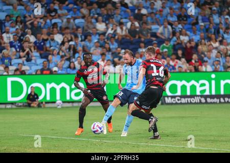 18. März 2023; Allianz Stadium, Sydney, NSW, Australien: A-League Football, Sydney FC gegen Western Sydney Wanderers; Rhyan Grant vom Sydney FC schießt Torschuss Stockfoto