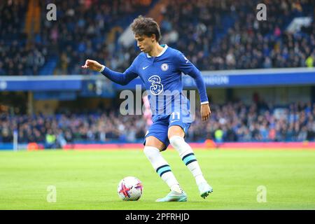 18. März 2023; Stamford Bridge, Chelsea, London, England: Premier League Football, Chelsea gegen Everton; Joao Felix von Chelsea kontrolliert den Ball Stockfoto