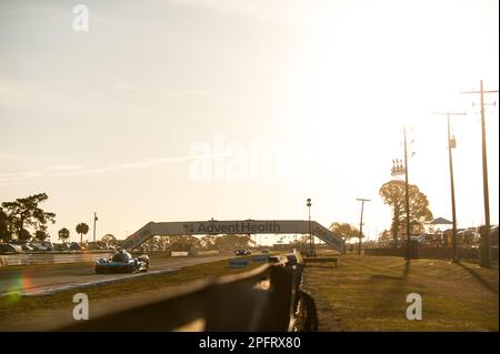 10 TAYLOR Ricky (usa), ALBUQUERQUE Filipe (prt), DELETRAZ Louis (che), Konica Minolta Acura ARX-06, Acura ARX-06, Action während der Mobil 1 Twelve Hours of Sebring 2023, 2. Runde der IMSA SportsCar Championship 2023, vom 15. Bis 18. März 2023 auf dem Sebring International Raceway, Florida USA – Foto: Jan-patrick Wagner/DPPI/LiveMedia Stockfoto