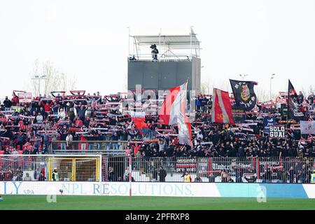 Monza, Italien. 18. März 2023. US-kremonesische Fans während des Spiels AC Monza gegen US Cremonese, italienisches Fußballspiel Serie A in Monza, Italien, März 18 2023 Kredit: Independent Photo Agency/Alamy Live News Stockfoto