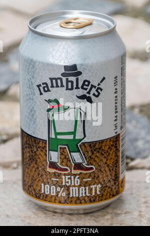 Lissabon, Portugal - 4. Dezember 2022: Dose of Ramblers Malte 1516 Bier. Stockfoto