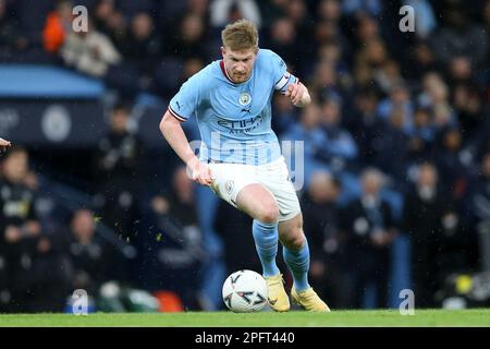 Manchester, Großbritannien. 18. März 2023. Kevin De Bruyne aus Manchester City in Aktion. Viertelfinalspiel des Emirates FA Cup, Manchester City gegen Burnley im Etihad Stadium in Manchester, Lancs, Samstag, den 18. März 2023. Dieses Bild darf nur zu redaktionellen Zwecken verwendet werden. Nur redaktionelle Verwendung, Bild von Chris Stading/Andrew Orchard Sports Photography/Alamy Live News Credit: Andrew Orchard Sports Photography/Alamy Live News Stockfoto