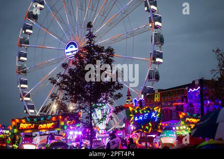 02. Oktober 2021, Leiden, Niederlande: Vergnügungspark im Zentrum von Leiden während der Feier des Befreiungstages Stockfoto