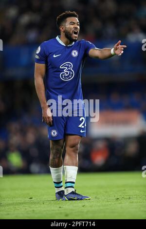 London, Großbritannien. 18. März 2023. Reece James von Chelsea reagiert. Spiel der Premier League, Chelsea gegen Everton auf der Stamford Bridge in London am Samstag, den 18. März 2023. Dieses Bild darf nur zu redaktionellen Zwecken verwendet werden. Nur redaktionelle Verwendung, Lizenz für kommerzielle Verwendung erforderlich. Keine Verwendung bei Wetten, Spielen oder Veröffentlichungen von Clubs/Ligen/Spielern. Bild von Megan Ewens/Andrew Orchard Sportfotografie/Alamy Live News Kredit: Andrew Orchard Sportfotografie/Alamy Live News Stockfoto