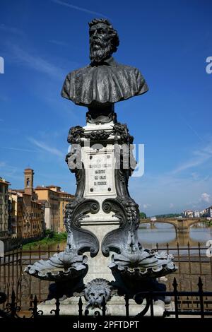 Benvenuto-Cellini-Büste auf der Westseite der Ponte Vecchio, Benvenuto Cellini, Ponte Vecchio, Florenz, Toskana, Italien Stockfoto