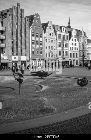 Die lebhafte Altstadt von Rostock in der Stockfoto