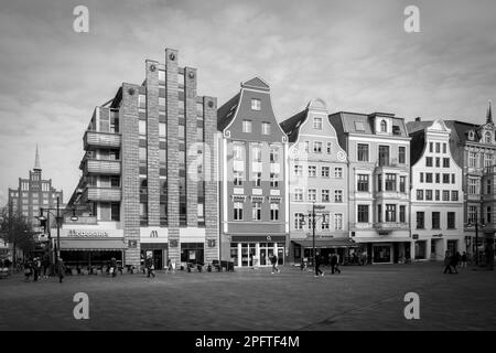 Die lebhafte Altstadt von Rostock in der Stockfoto