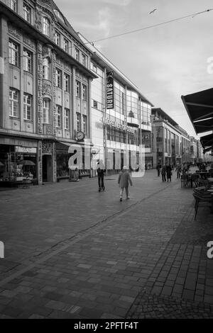 Die lebhafte Altstadt von Rostock in der Stockfoto