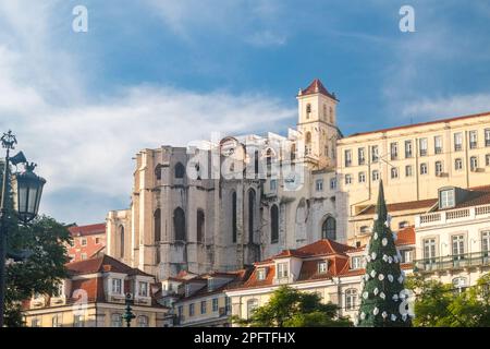 Lissabon, Portugal - 6. Dezember 2022: Das Kloster unserer Lieben Frau vom Berg Carmel (Portugiesisch: Convento da Ordem do Carmo). Stockfoto