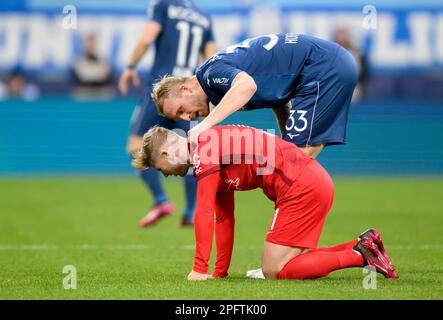 Deutschland. 18. März 2023. Timo WERNER (L) am Boden verletzt, Philipp HOFMANN (BO) kümmert sich um ihn Fußball 1. Bundesliga, 25. Spieltag, VfL Bochum (BO) - RB Leipzig (L), am 18. März 2023 in Bochum/Deutschland. #DFL-Vorschriften verbieten die Verwendung von Fotografien als Bildsequenzen und/oder quasi-Video # Credit: dpa Picture Alliance/Alamy Live News Stockfoto