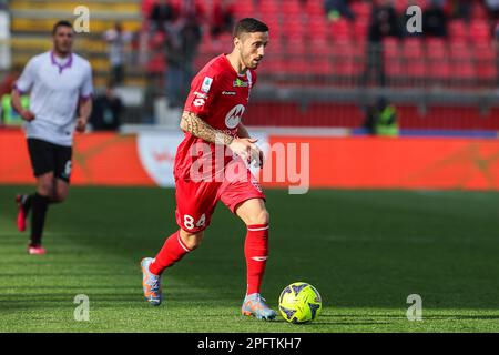 Monza, Italien. 18. März 2023. Patrick Ciurria von AC Monza wurde während des Fußballspiels der Serie A 2022/23 zwischen AC Monza und US Cremonese im U-Power Stadium in Aktion gesehen. Endstand: Monza 1:1 Cremonese Credit: SOPA Images Limited/Alamy Live News Stockfoto