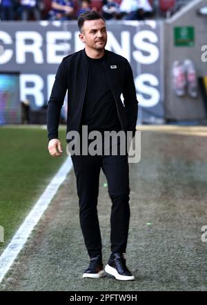 Deutschland. 18. März 2023. Augsburg, Deutschland. 18. März 2023. firo : 03/18/2023, Fußball, 1. Liga, 1. Bundesliga, Staffel 2022/2023, 25. Spieltag FC Augsburg - FC Schalke 04 1: 1, Coach Enrico Maassen, FC Augsburg, FCA, Augsburg, Vollständige Zahl, Kredit: dpa/Alamy Live News Kredit: dpa Picture Alliance/Alamy Live News Stockfoto