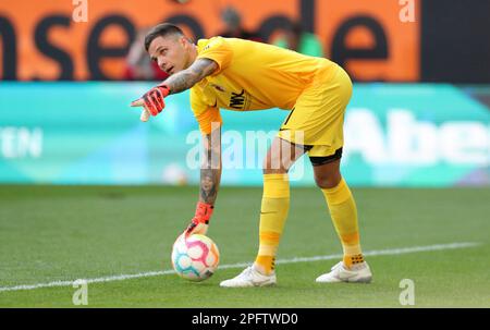 Deutschland. 18. März 2023. Augsburg, Deutschland. 18. März 2023. firo : 03/18/2023, Fußball, 1. Liga, 1. Bundesliga, Staffel 2022/2023, 25. Spieltag FC Augsburg - FC Schalke 04 1: 1, Rafal Gikiewicz, FC Augsburg, FCA, Augsburg, Einzelaktion, Geste, Kredit: dpa/Alamy Live News Kredit: dpa Picture Alliance/Alamy Live News Stockfoto