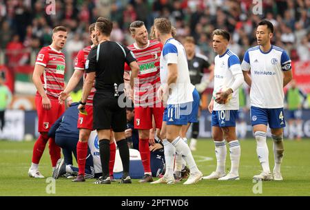 Deutschland. 18. März 2023. Augsburg, Deutschland. 18. März 2023. firo : 03/18/2023, Fußball, 1. Liga, 1. Bundesliga, Staffel 2022/2023, 25. Spieltag FC Augsburg - FC Schalke 04 1: 1, Jeffrey Gouweleeuw, FC Augsburg, FCA, Augsburg, Vollständige Figur, Gesichtsausdrücke, Kredit: dpa/Alamy Live News Kredit: dpa Picture Alliance/Alamy Live News Stockfoto
