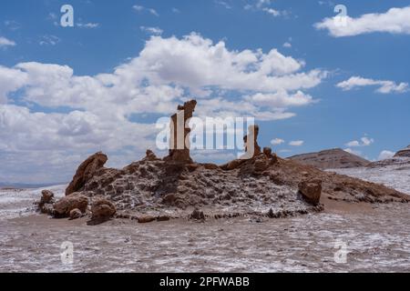 Drei Marys (Las tres Marias) natürliche Felsformation im Tal des Mondes (Valle de la Luna) in San Pedro de Atacama, Chile. Stockfoto