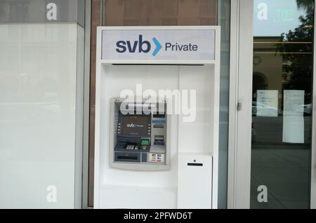 Beverly Hills, Kalifornien, USA 18. März 2023 SVB Silicon Valley Bank, die am 10. März 2023 zusammenbrach, SVB Private Branch am 9465 Wilshire Blvd in Beverly Hills, Kalifornien, USA. Foto: Barry King/Alamy Stock Photo Stockfoto