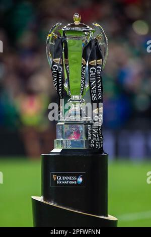 Dublin, Irland. 19. März 2023. Der Pokal für den Sieg während des Guinness Six Nations Round 5-Spiels zwischen Irland und England im Aviva Stadium in Dublin, Irland, am 18. März 2023 (Foto: Andrew SURMA/Credit: SIPA USA/Alamy Live News Stockfoto