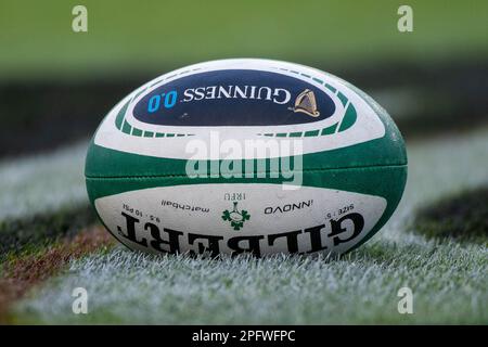 Dublin, Irland. 19. März 2023. Der Spielball während des Spiels Guinness Six Nations Round 5 zwischen Irland und England im Aviva Stadium in Dublin, Irland, am 18. März 2023 (Foto: Andrew SURMA/Credit: SIPA USA/Alamy Live News Stockfoto