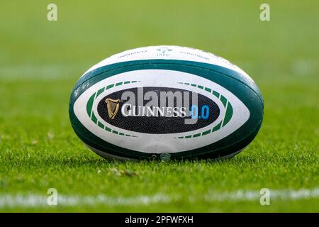 Dublin, Irland. 19. März 2023. Der Spielball während des Spiels Guinness Six Nations Round 5 zwischen Irland und England im Aviva Stadium in Dublin, Irland, am 18. März 2023 (Foto: Andrew SURMA/Credit: SIPA USA/Alamy Live News Stockfoto