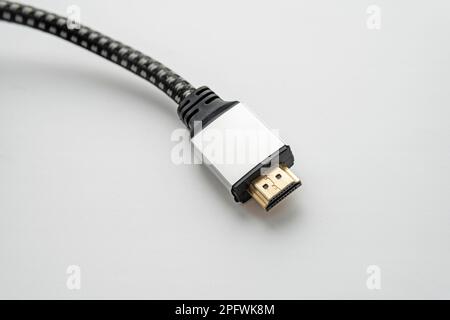 Nahaufnahme der hdmi High Definition Multimedia-Schnittstelle auf weißem Hintergrund Stockfoto