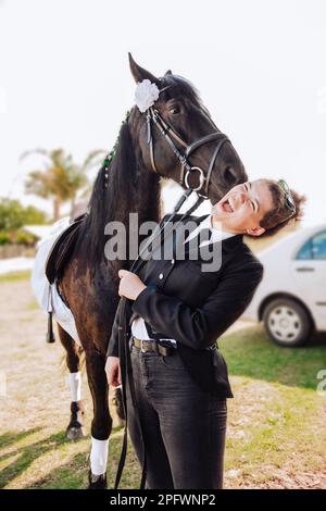 Weibliche Reiterin und ihr Pferd witzige Porträts Stockfoto