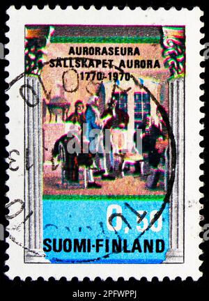 MOSKAU, RUSSLAND - 17. FEBRUAR 2023: In Finnland gedruckte Briefmarken zeigen die zweitausendjährige Aurora Society, ca. 1970 Stockfoto