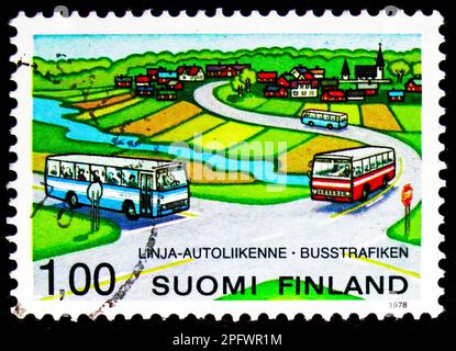 MOSKAU, RUSSLAND - 17. FEBRUAR 2023: Der in Finnland gedruckte Poststempel zeigt den Provincial Coach Service, ca. 1978 Stockfoto