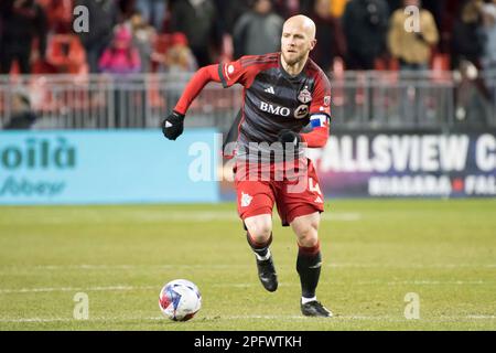 Toronto, Ontario, Kanada. 18. März 2023. Michael Bradley #4 in Aktion während des MLS-Spiels zwischen dem Toronto FC und dem Inter Miami CF auf dem BMO Field in Toronto. Das Spiel endete 2-0 (Kreditbild: © Angel Marchini/ZUMA Press Wire) – NUR REDAKTIONELLE VERWENDUNG! Nicht für den kommerziellen GEBRAUCH! Stockfoto