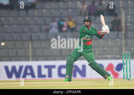 NASUM Ahmed schlägt während des ODI-Spiels Bangladesch-Irland 1. im Sylhet International Cricket Stadium, Lakkarura, Sylhet, Bangladesch. Stockfoto