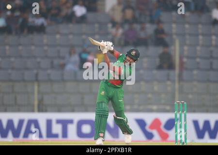 Mustafizur rahman schlägt während des ODI-Spiels Bangladesch-Irland 1. im Sylhet International Cricket Stadium, Lakkarura, Sylhet, Bangladesch. Stockfoto