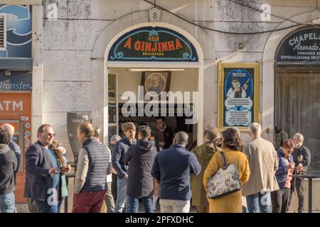 Historische offene Bar in der Nähe des Rossio-Platzes in Lissabon. Stockfoto