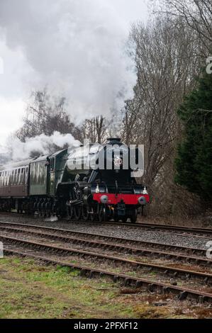 Rund um das Vereinigte Königreich - der fliegende Schotte feiert 2023 sein hundertjähriges Jahr, indem er Ramsbottom mit der East Lancashire Railway, Stockfoto