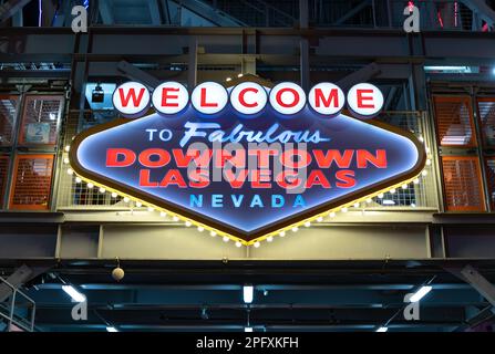 Ein Bild vom Schild „Welcome to Fabulous Downtown Las Vegas“ an der Fremont Street Experience. Stockfoto