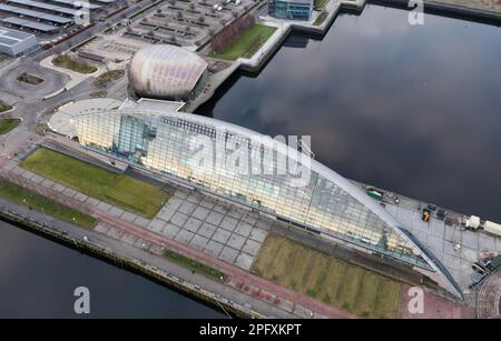 Glasgow Science Centre und Tower on the River Clyde aus der Vogelperspektive Stockfoto
