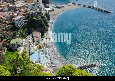 Strand an der Küste von Sorrent. Italien Stockfoto