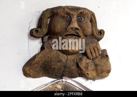 Eine Steinschnitzerei in St. Luke's Church, Duston, Northamptonshire, England, Großbritannien Stockfoto