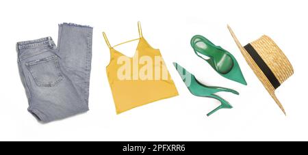 Damenbekleidungscollage isoliert auf weißem Hintergrund. Schlichtes Sommerkostüm. Stockfoto