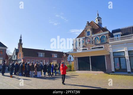 Edam, Niederlande. Februar 2023. Der Käsemarkt in Edam, Holland. Hochwertiges Foto Stockfoto