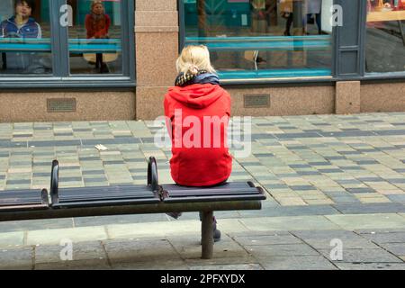 Glasgow, Schottland, Vereinigtes Königreich, 19. März 2023. UK Weather: Sonnig im Stadtzentrum am Nachmittag gingen die Einheimischen auf die Straßen. Auf der Sauchiehall Straße war viel los. Credit Gerard Ferry/Alamy Live News Stockfoto