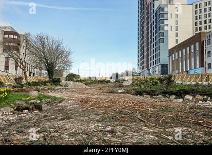 Plymouth's Armada Way führt durch die Haupteinkaufsstraße mit Geschäften und Straßencafés. Ein Zentrum der Kontroversen nach dem City Coun Stockfoto